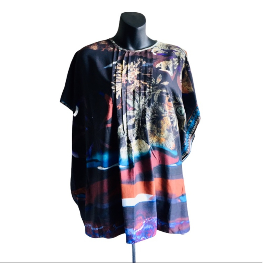 NWT Amelia Floral Top. Size L